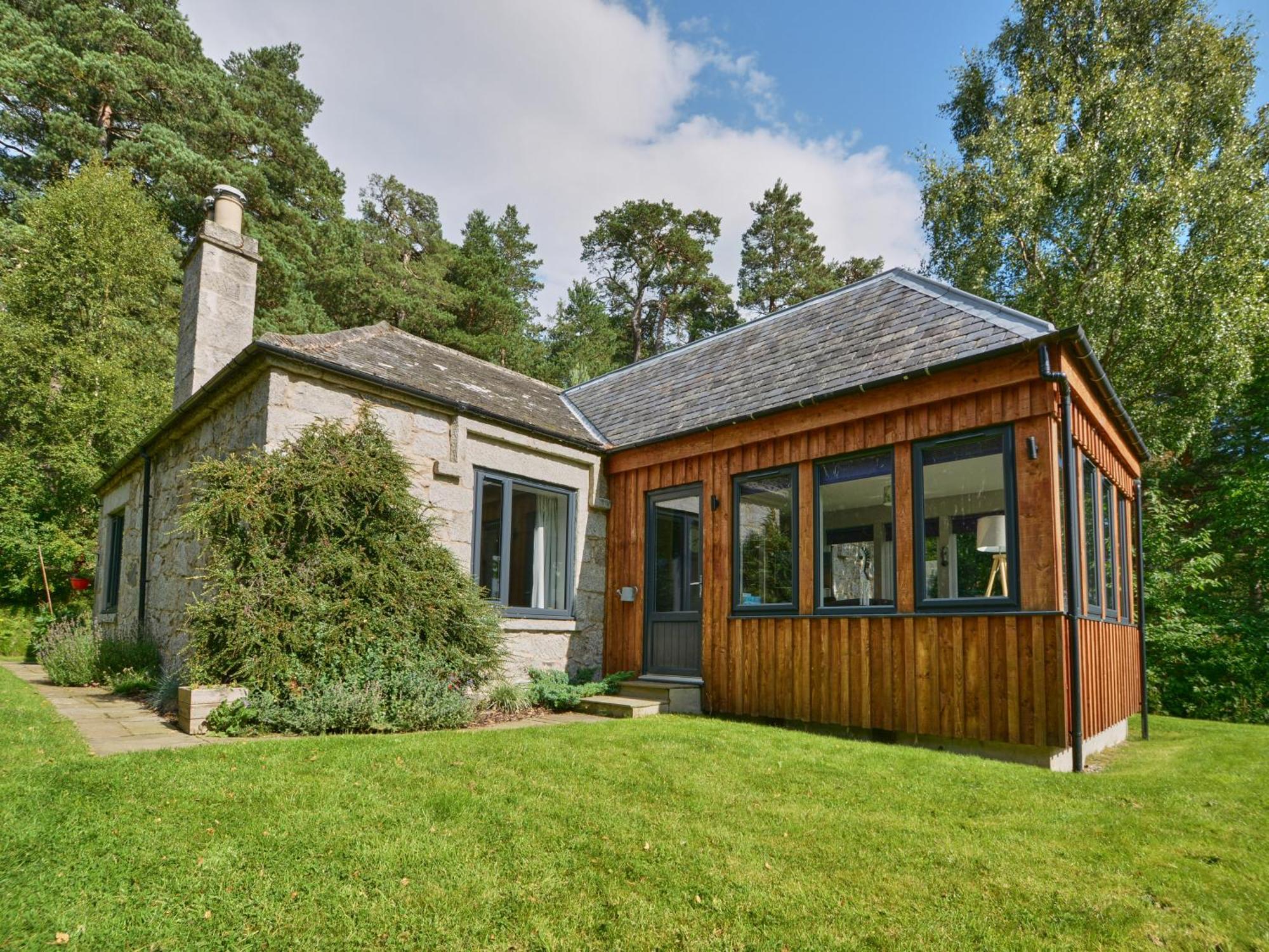 Amazing Cottage With Private Indoor Swim Pool And Hot Tub Grantown-on-Spey Kültér fotó