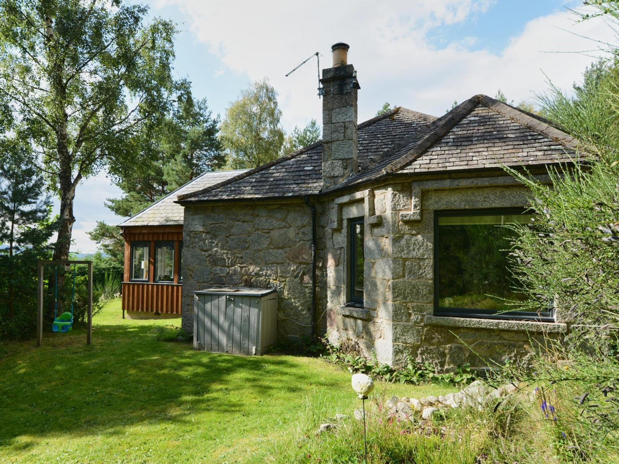 Amazing Cottage With Private Indoor Swim Pool And Hot Tub Grantown-on-Spey Kültér fotó
