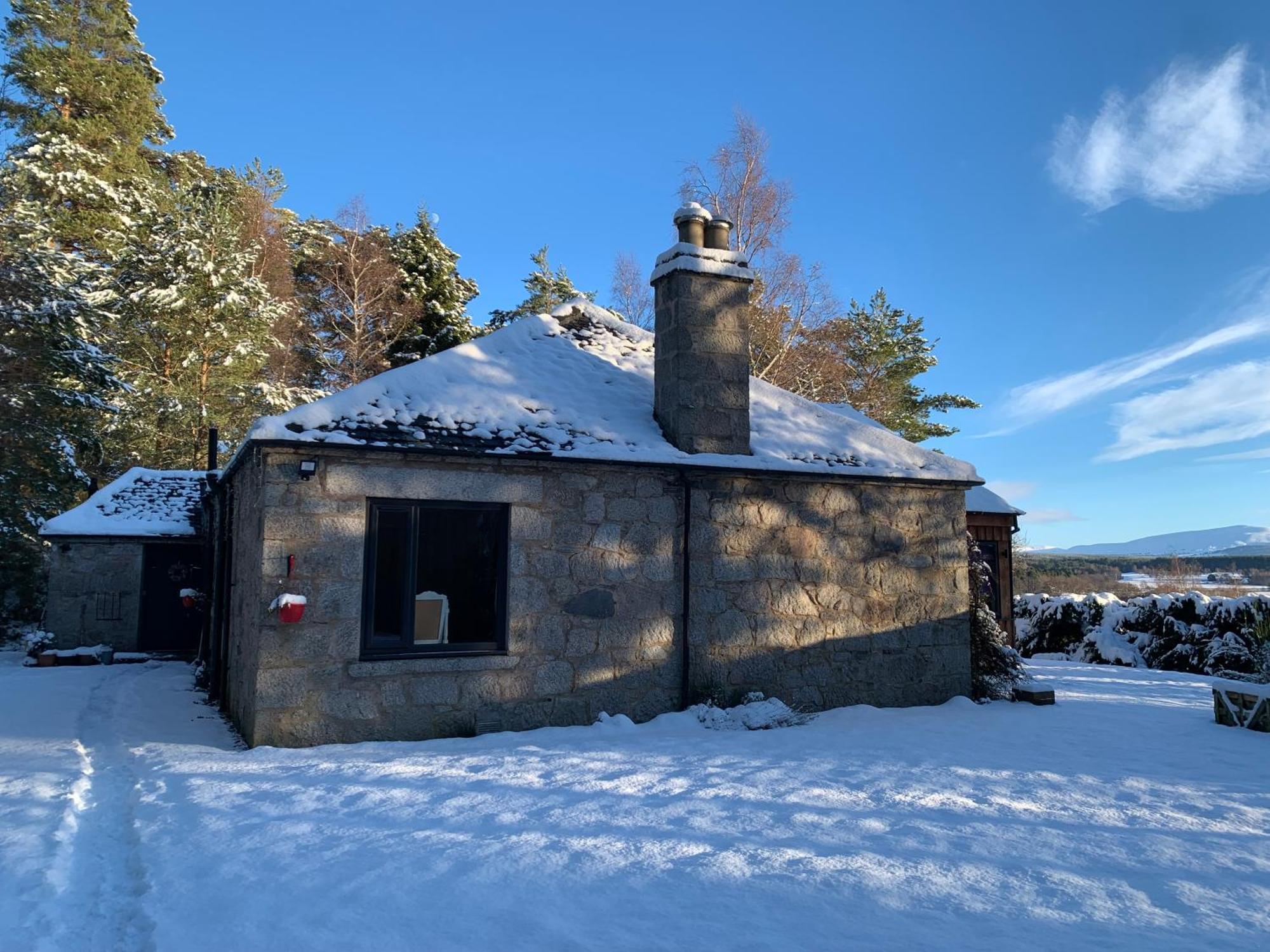 Amazing Cottage With Private Indoor Swim Pool And Hot Tub Grantown-on-Spey Kültér fotó